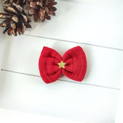 rote Haarschleife mit Stern