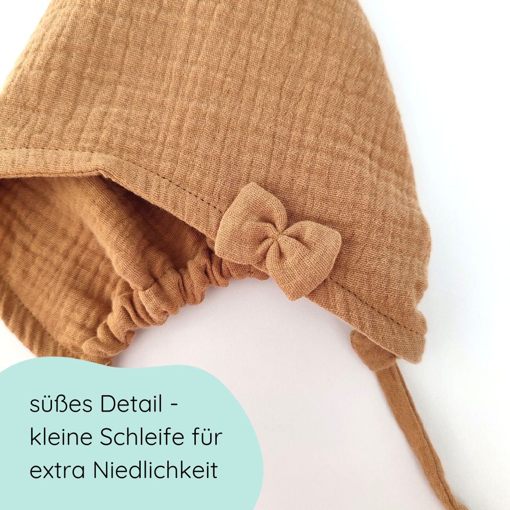 Detailfoto Pixiemütze aus Musselin – Babymütze mit Bindebändern & Schleife in karamell