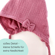 Detailbild Pixiemütze aus Musselin – Babymütze mit Bindebändern & Schleife in rosa