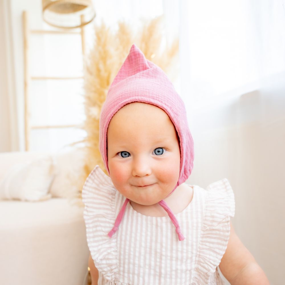 Baby mit Zipfelmütze in rosa