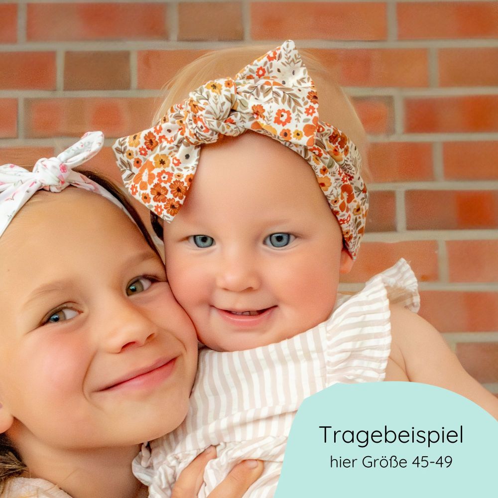 zwei Mädchen mit Haarbändern mit Schleife