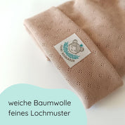 Detailbild Beanie aus weicher Baumwolle mit feinem Lochmuster für Babys und Kinder in beige