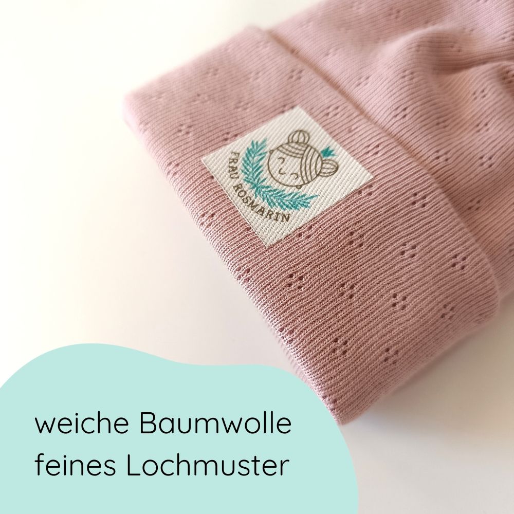 Detailbild Beanie Mütze für Babys und Kleinkinder in hellrosa aus Baumwolle mit feinem Lochmuster