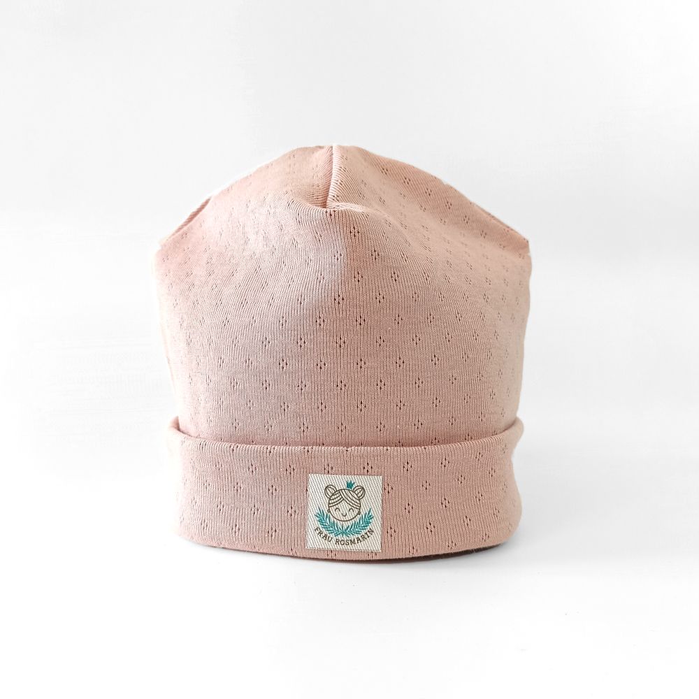 Beanie Mütze für Babys und Kleinkinder in nude aus Baumwolle mit feinem Lochmuster