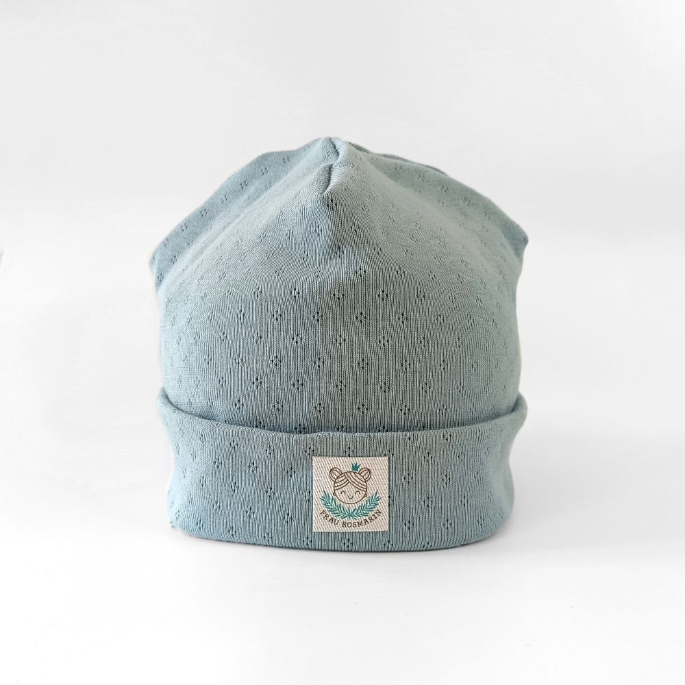 Beanie Mütze für Babys und Kleinkinder in taubenblau aus Baumwolle mit feinem Lochmuster