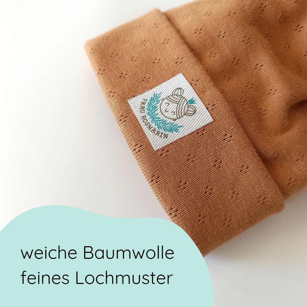 Detailbild Beanie Mütze für Babys und Kleinkinder in toffee aus Baumwolle mit feinem Lochmuster