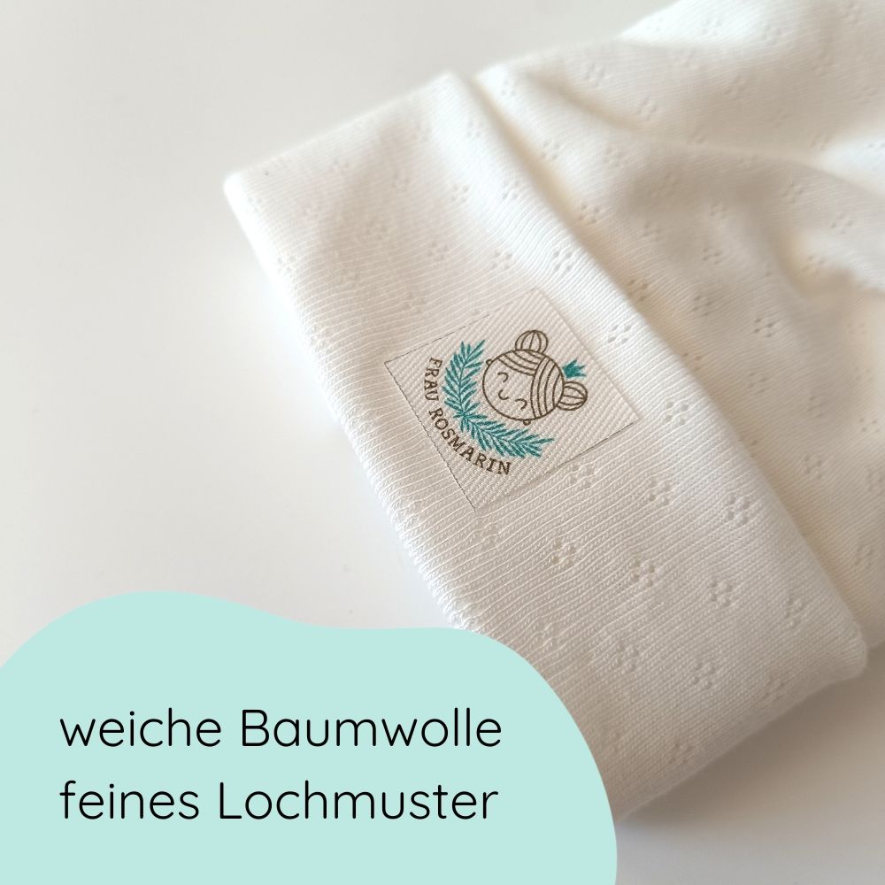 Detailbild Beanie Mütze für Babys und Kleinkinder in weiß aus Baumwolle mit feinem Lochmuster