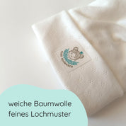 Detailbild Beanie Mütze für Babys und Kleinkinder in weiß aus Baumwolle mit feinem Lochmuster