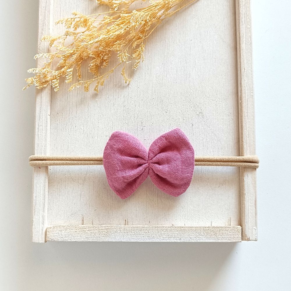 Haarschleife für Babys aus Musselin in der Farbe rosa