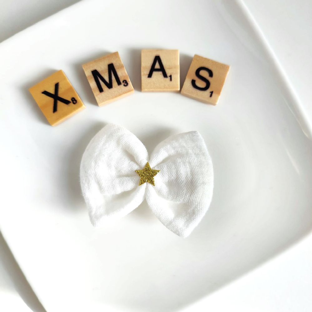 weiße Haarschleife mit goldenem Stern für Weihnachten