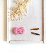 kleine Haarschleife in rosa aus Musselin