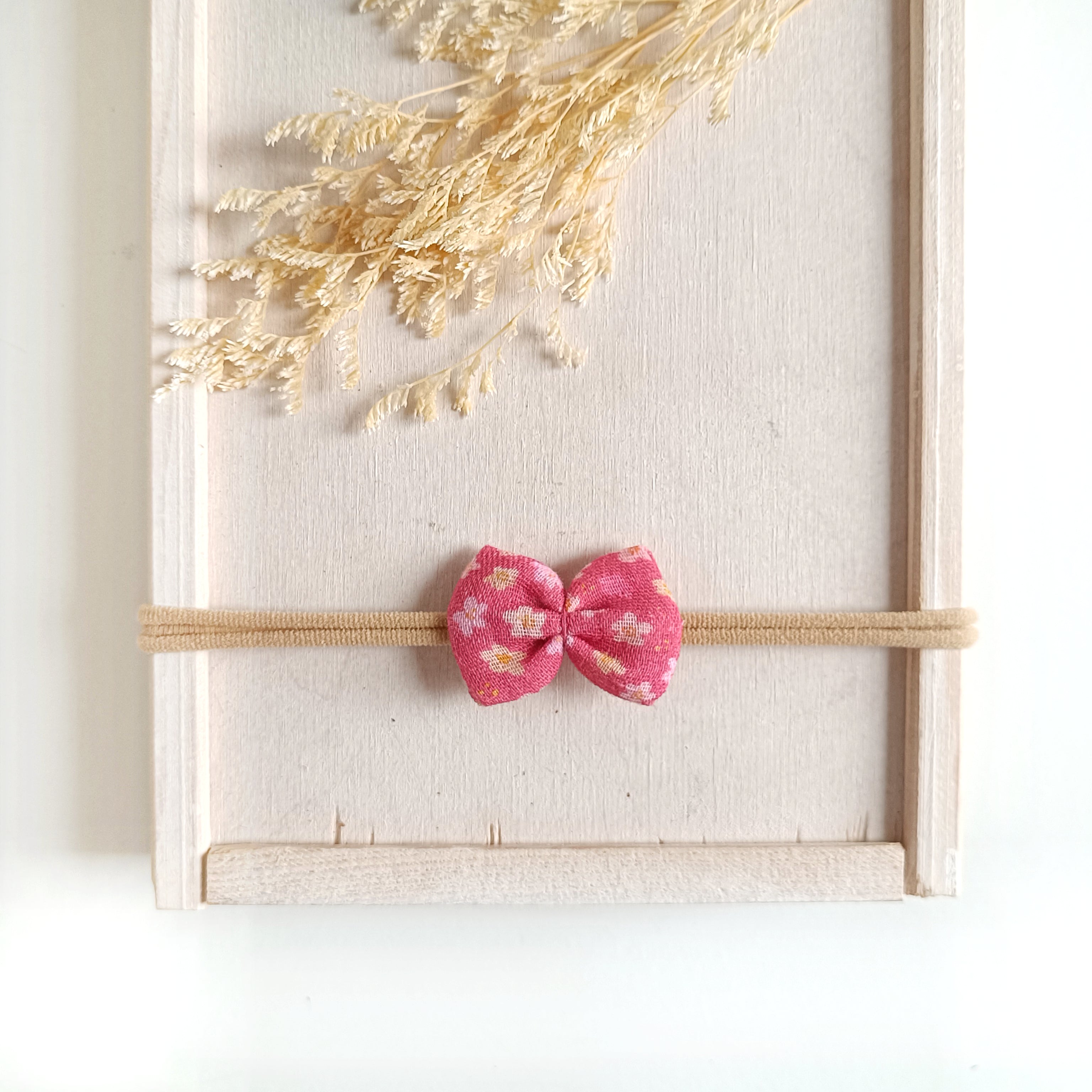 kleine Haarschleife für Babys in rosa mit Blumen