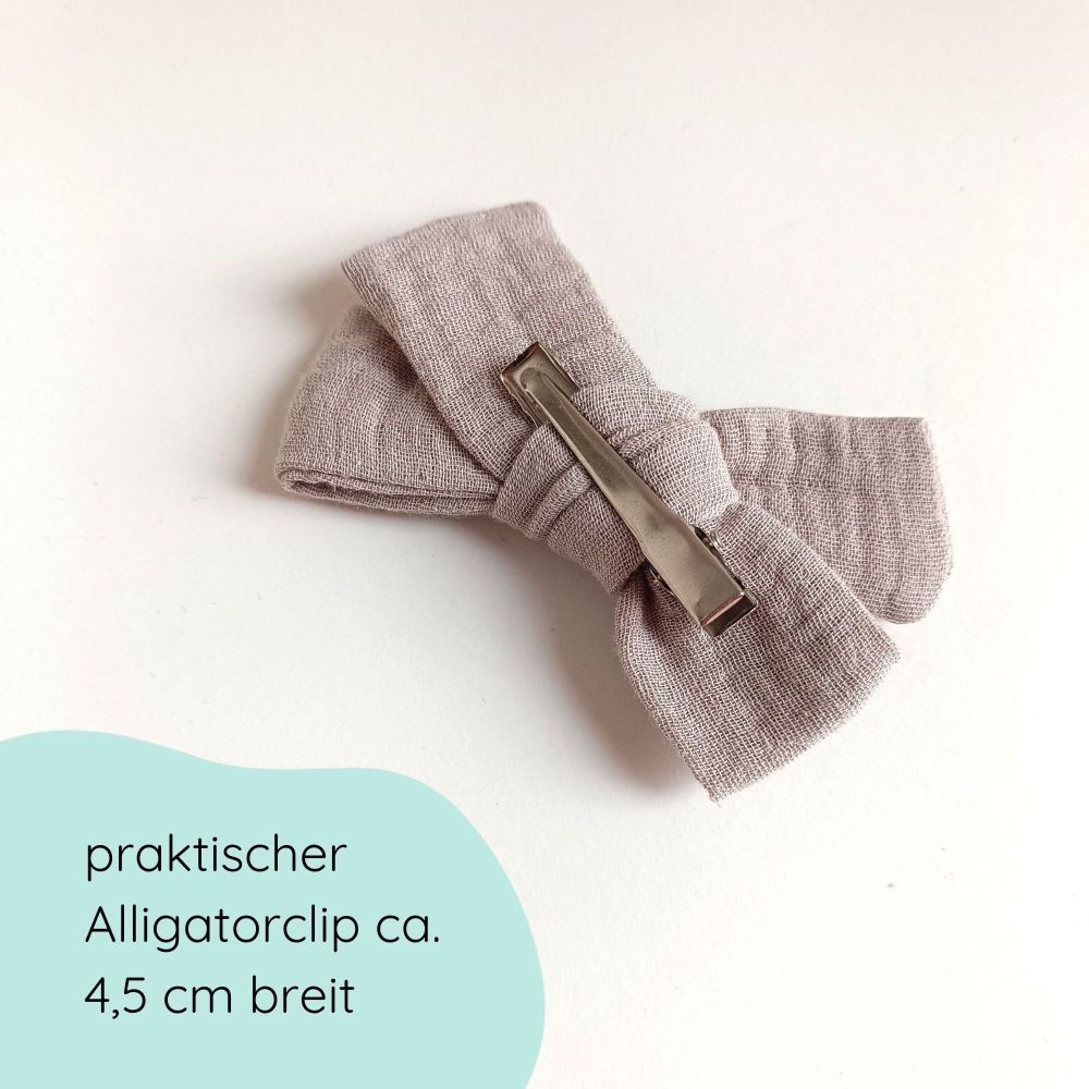 Detailbild große Haarschleife aus Musselin in taupe an einem Alligatorclip in gold oder silber
