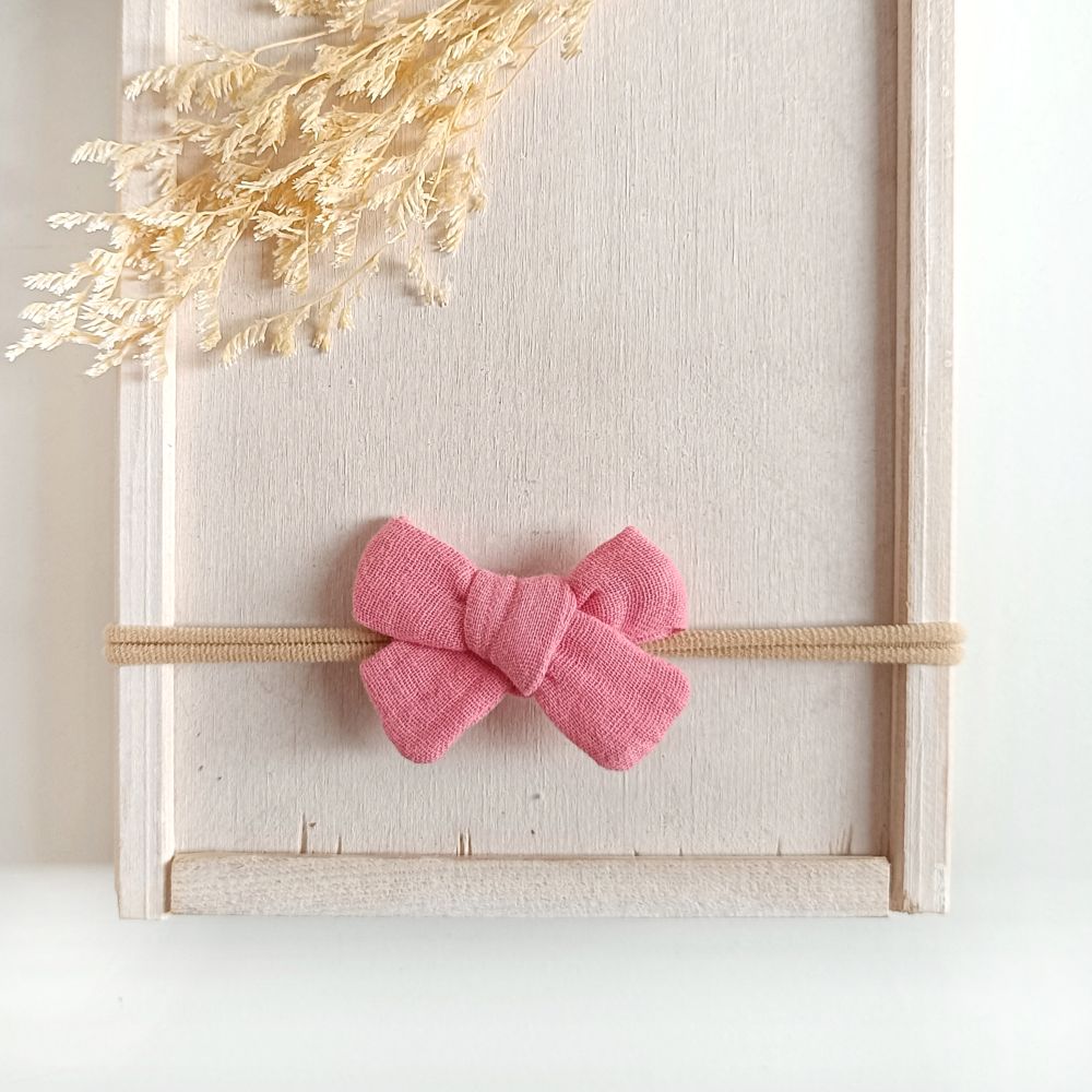 Haarschleife für Babys aus Musselin in pinkrose