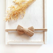 Haarschleife für Babys aus Musselin in dem Naturton sand