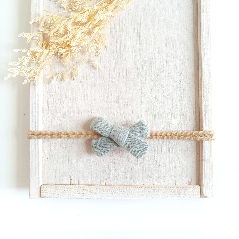 kleine Haarschleife in mint für Babys