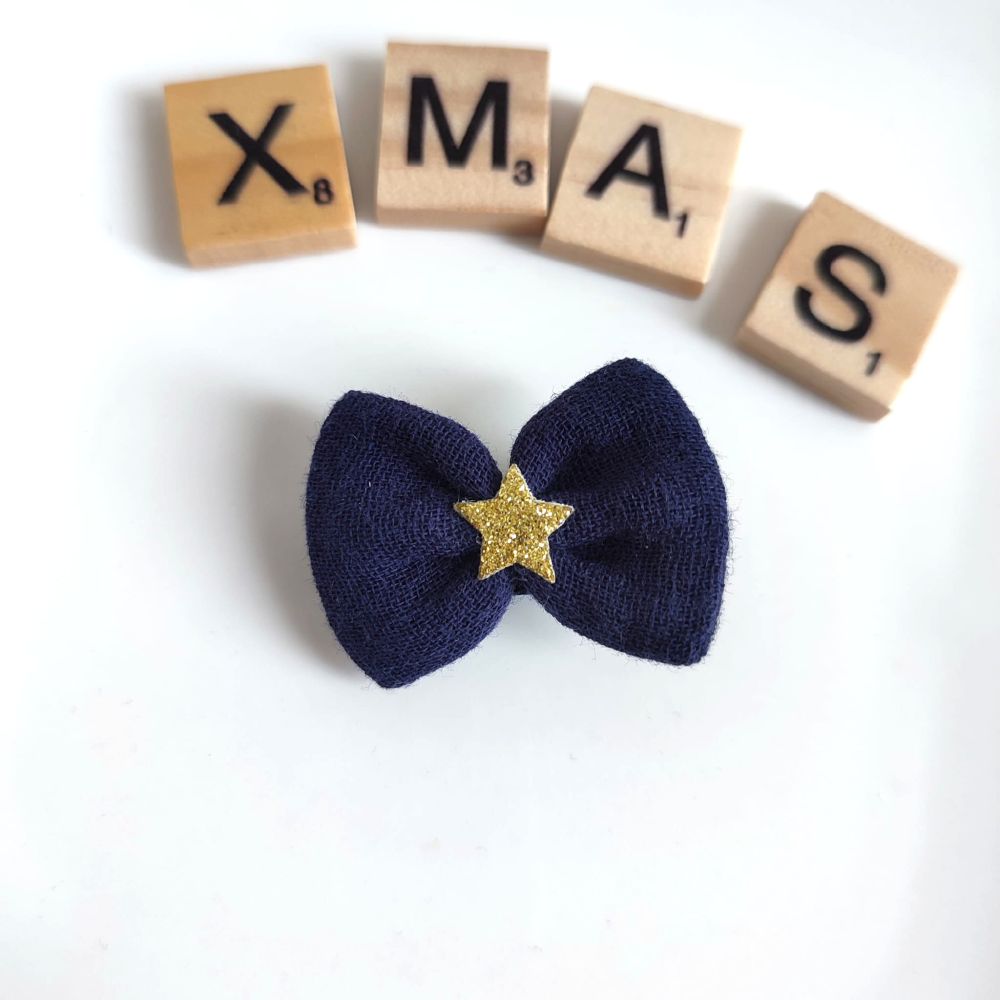kleine dunkelblaue Haarschleife für Weihnachten