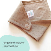 Detailbild Dreieckstuch aus weicher Baumwolle mit feinem Lochmuster und Druckknöpfen in beige