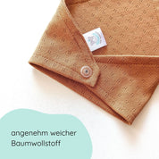 Detailbild Dreieckstuch aus weicher Baumwolle mit feinem Lochmuster und Druckknöpfen in toffee