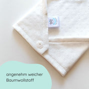 Detailbild Dreieckstuch aus weicher Baumwolle mit feinem Lochmuster und Druckknöpfen in weiß