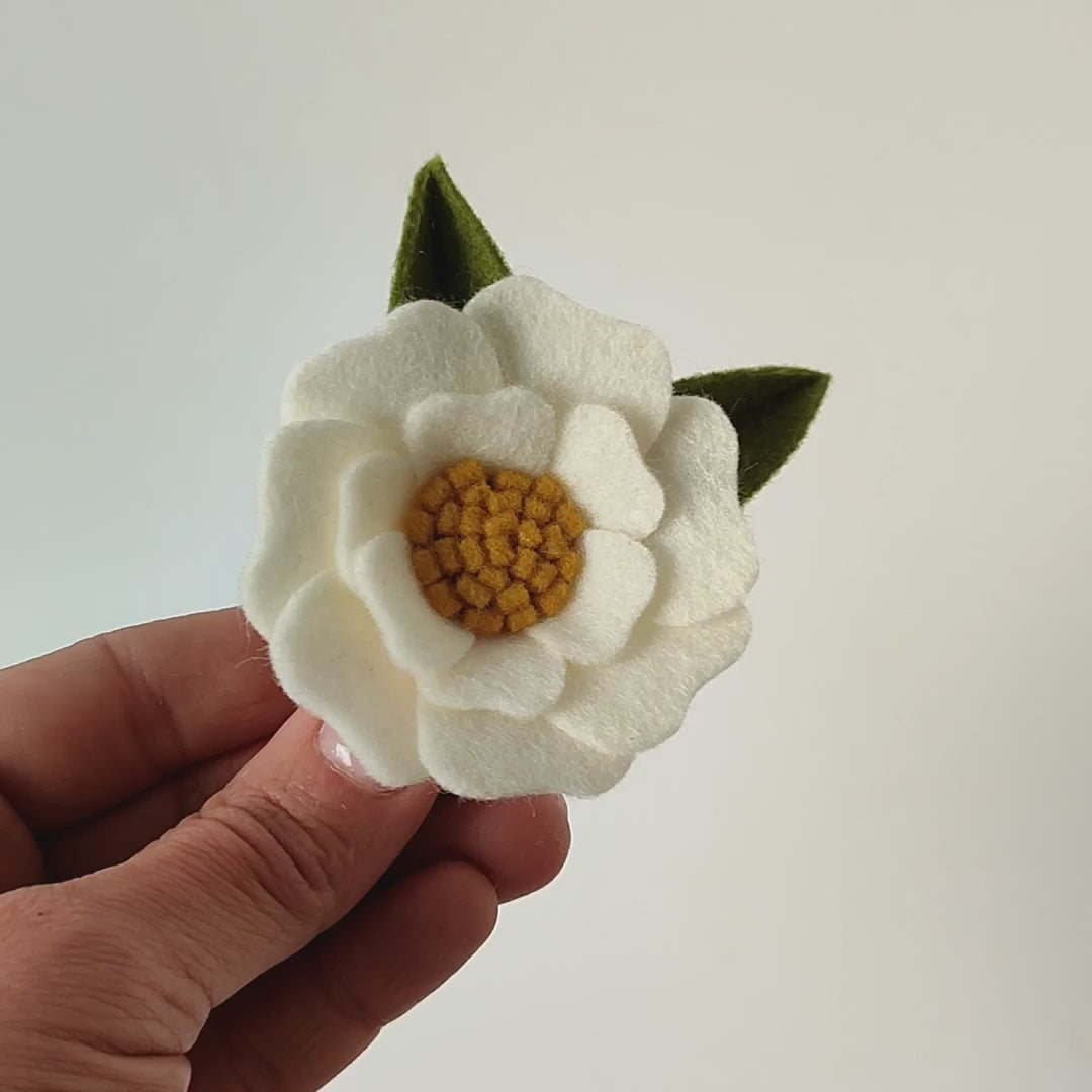 Haarspange | große Filzblume | weiß