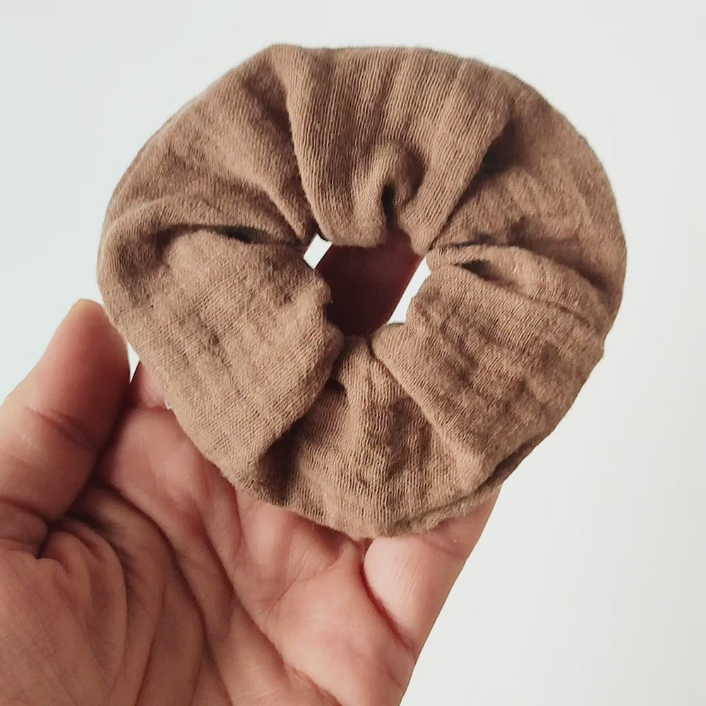 small scrunchie for children | brown