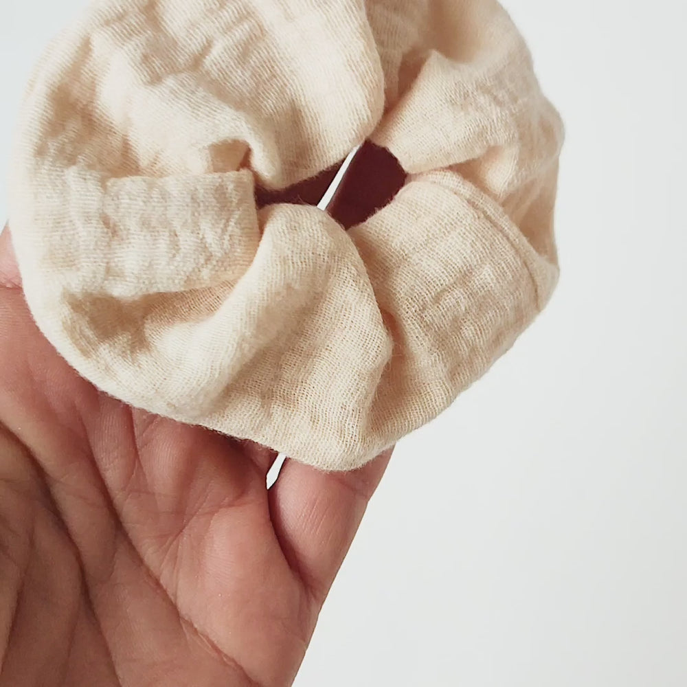 small scrunchie for children | beige