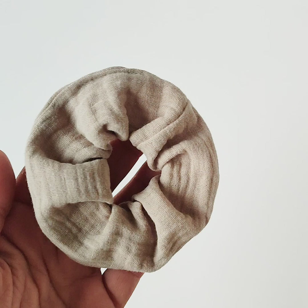 small scrunchie for children | taupe