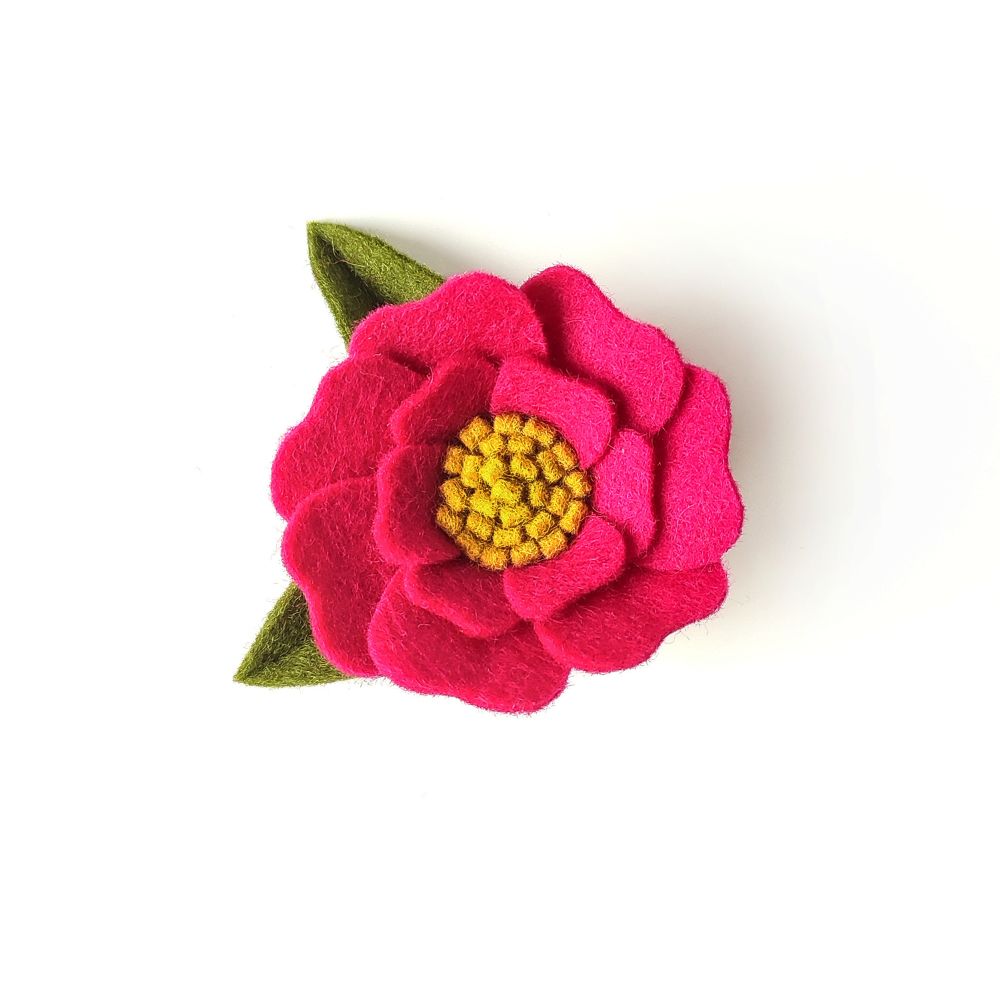 Haarspange mit großer Blume aus Filz 