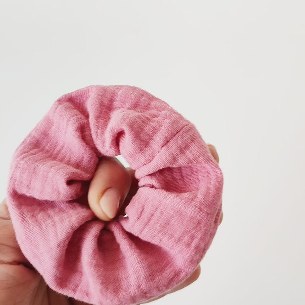 small scrunchie for children | pink