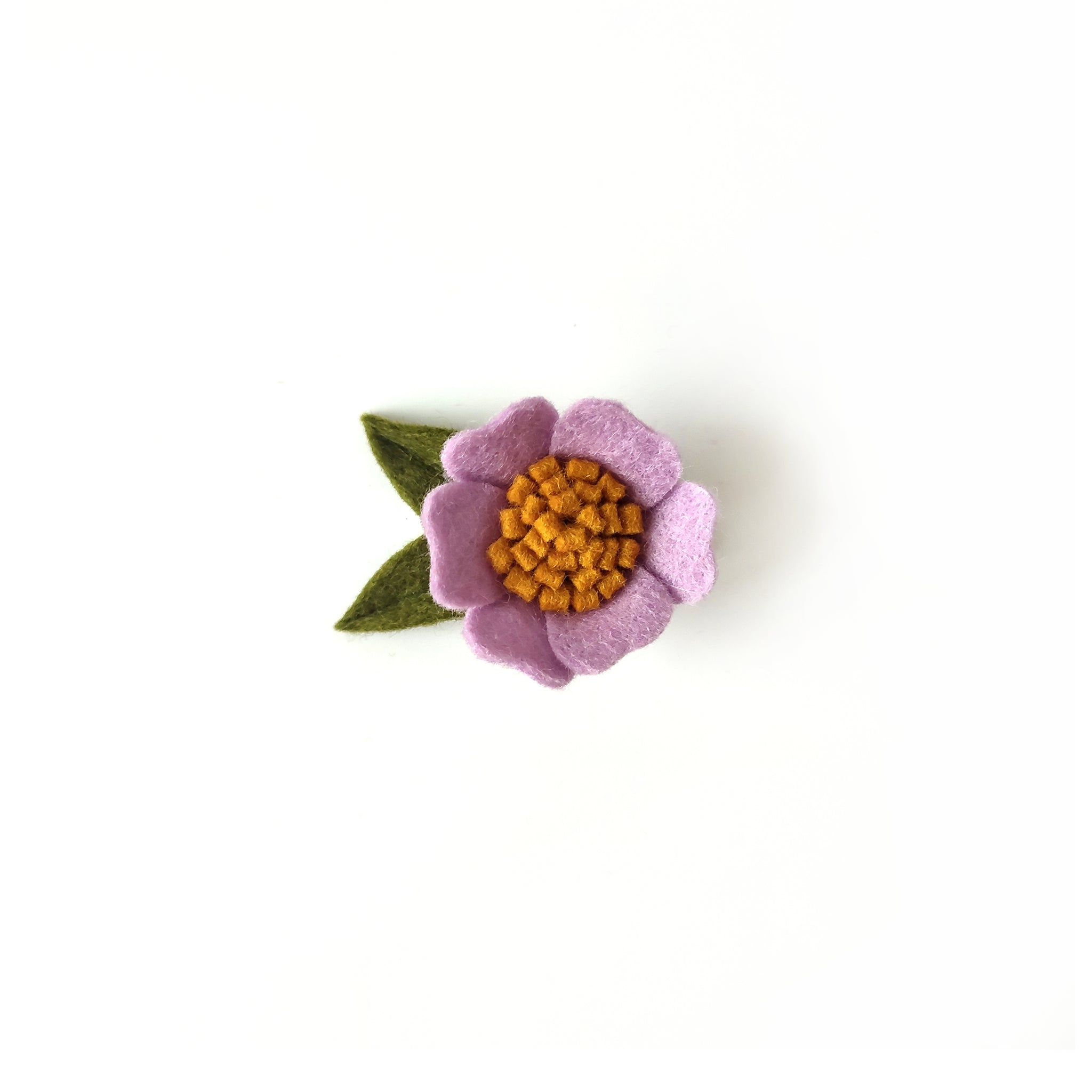 Haarspange Filzblume für Blumenkinder in der Farbe flieder