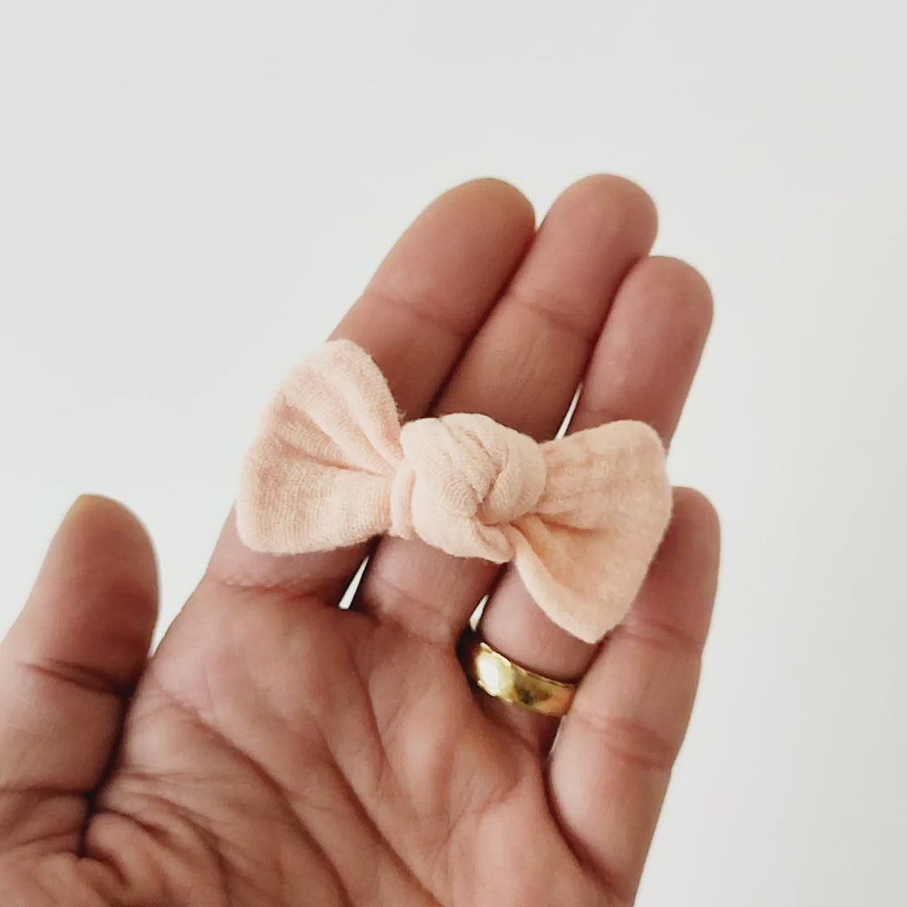 Haarschleife Knoten | Alligatorclip oder Haargummi | nude
