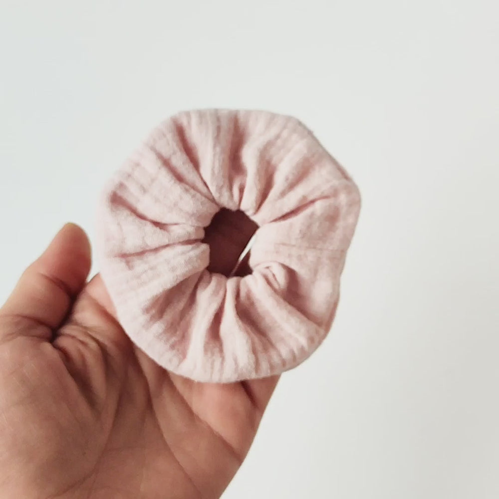 small scrunchie for children | light pink
