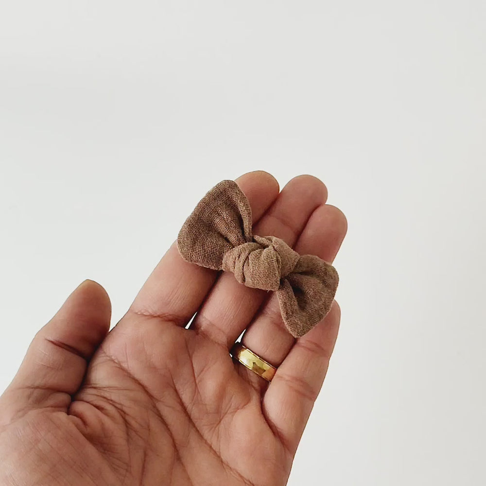 Haarschleife Knoten | Alligatorclip oder Haargummi | braun